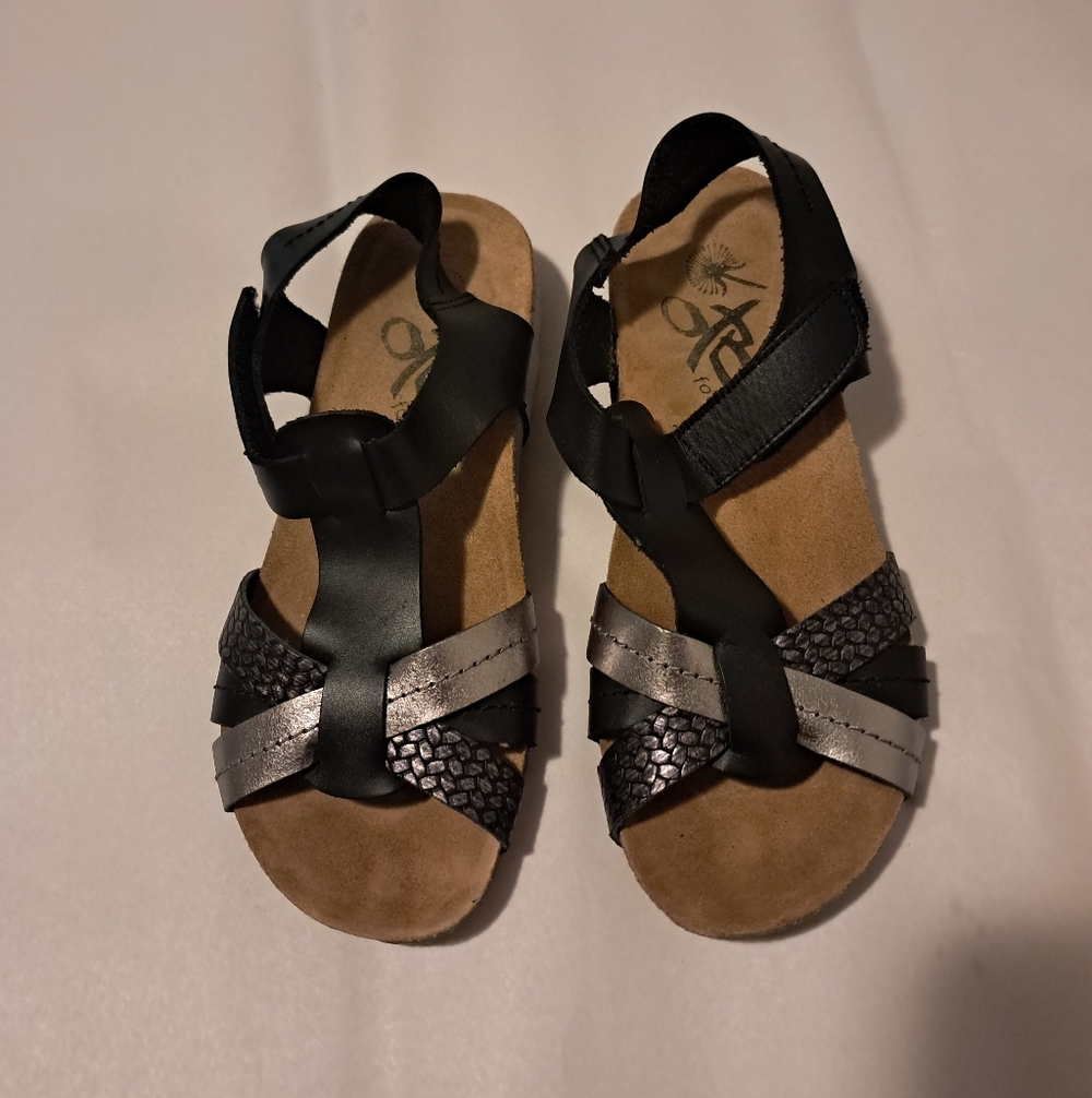 OTBT Jeanette Leather Womens Sandals In Metallic Silver Black Sz. 6